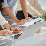 店舗アプリを導入するには？開発手順や注意点、ツール比較まで解説